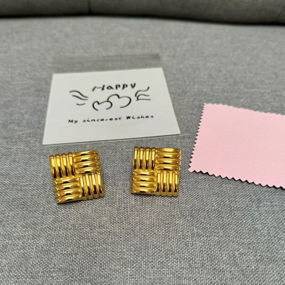 GOODREVIEWS ⭐️⭐️⭐️⭐️⭐️ Vintage Stella Gold Earrings |StainlessSteel 18K - Picture 5 of 17